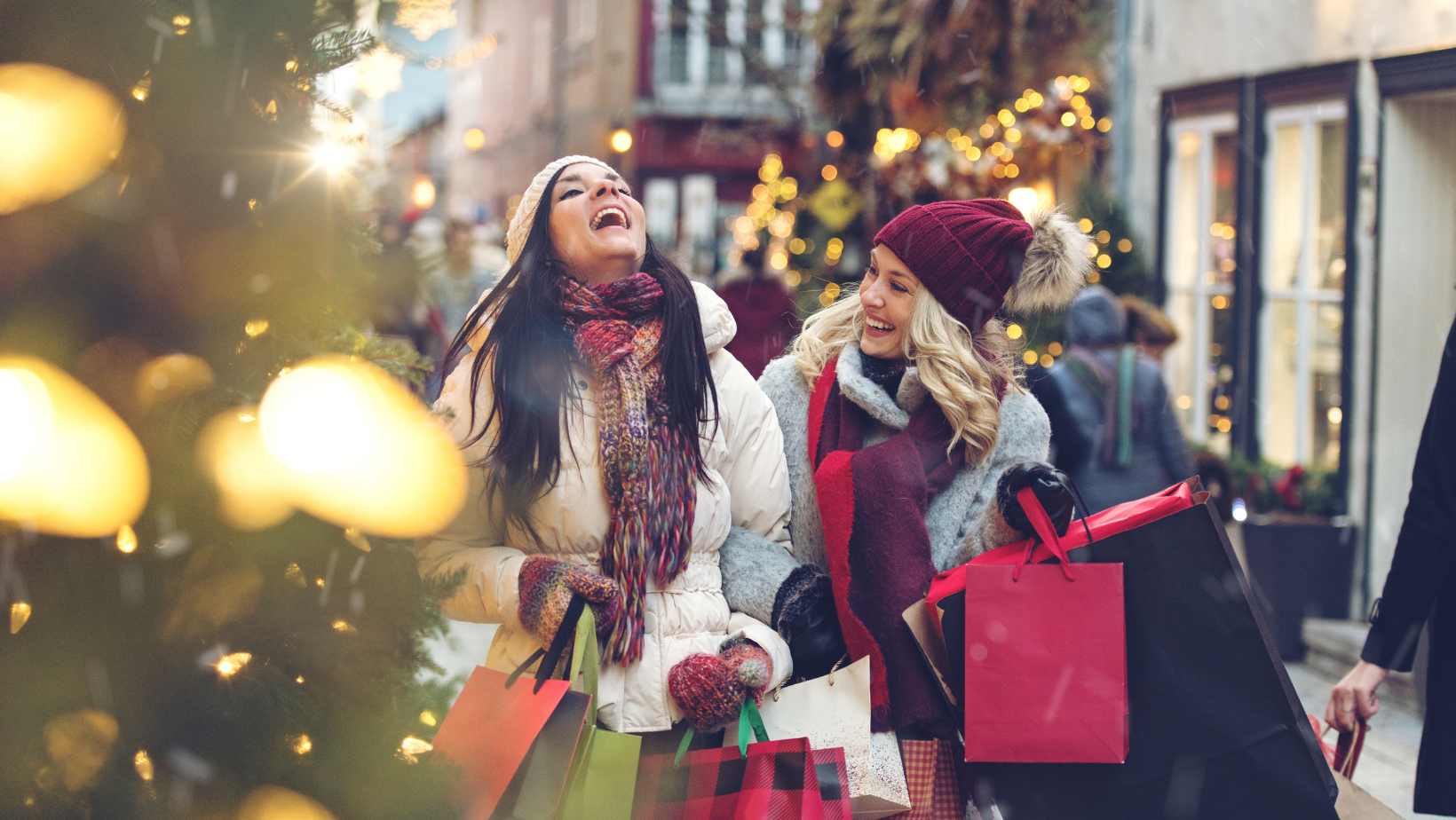 ιδέες-βιτρίνα-χριστουγεννιάτικα-2024-καταστήματα-ρούχων-fanny-jin-online-clothing-χονδρέμποροι-γυναικεία